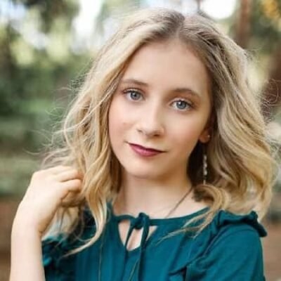 Elliana Walmsley Bio, Age, Brother, TikTok, Birthday, Height, Boyfriend, Parents and Net Worth