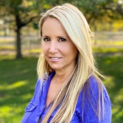 Carolyn Gusoff CBS, Bio, Age, Net Worth, Measurements, Husband, Breast Cancer, Height and Salary