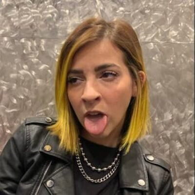 Gabbie Hanna Bio, Age, Poetry, Net Worth, Bo Burnham, Drama, Typing, Songs, 2waymirror and Red Talk Table