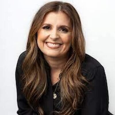 Holly Furtick Bio, Age, Book Club (Steven Furtick Wife) Sermons,  Wedding Ring and Becoming Mrs Better Half