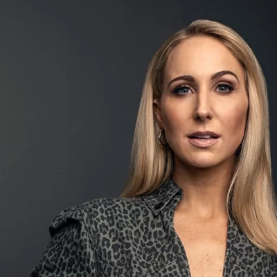 Nikki Glaser Bio, Age, Height, Family, Siblings, Sister, EX Husband, Net Worth, TV Shows