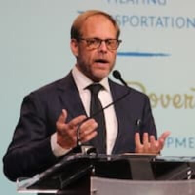 Alton Brown Bio, Age, Height, Parents, Wife, Tattoo, Iron Chef and Kitchen