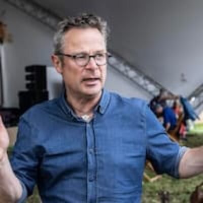 Hugh Fearnley-Whittingstall Bio, Age, Ethnicity, Parents, Wife, Cookbooks and Net worth