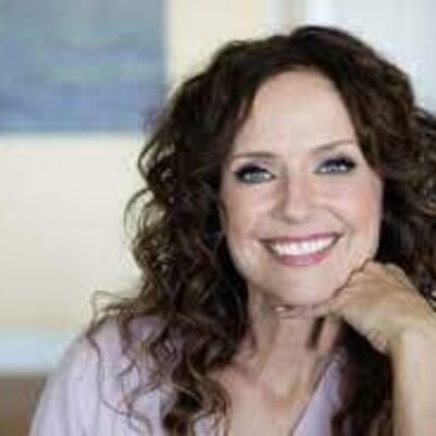 Jean Louisa Kelly Bio, Age, Wiki, Net Worth, Height, Married, Husband, Movies and TV Shows