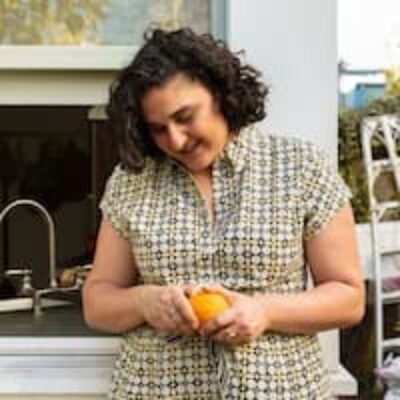 Samin Nosrat Bio, Age, Family, Husband, Height, Net Worth, Cookbooks and Home