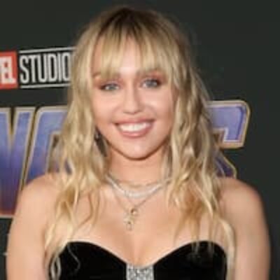 Miley Cyrus Bio, Age, Parents, Siblings, Boyfriend, Tattoos, Songs, Wardrobe Malfunction