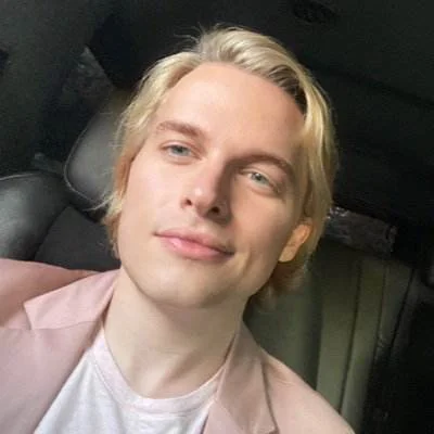 Ronan Farrow Photo