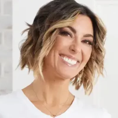 Amy Stran QVC, Bio, Age, Husband, Twin Sister, House, Family, Salary and Net Worth