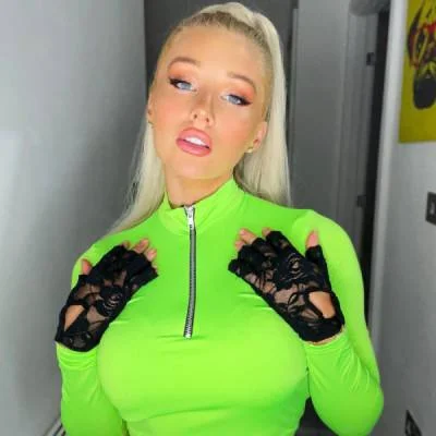 Charlotte Parkes Boyfriend, Bio, Age, Family, Height, YouTube, Single and Net Worth